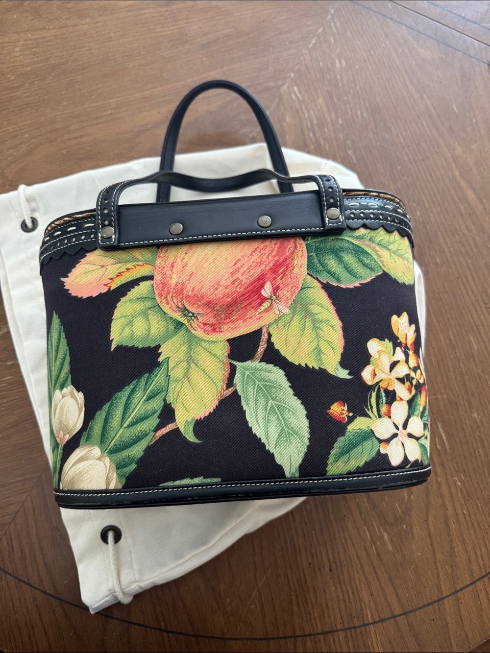 RARE Vintage Isabella Fiore Embellished Beaded Fruit Basket Bucket Handbag Purse - Picture 2 of 16
